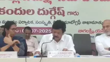 గుంటూరు: కలక్టరేట్లో జిల్లా ఇంచార్జ్ మంత్రి కందుల దుర్గేష్ అధ్యక్షతన జిల్లా సమీక్షా కమిటీ సమావేశం
