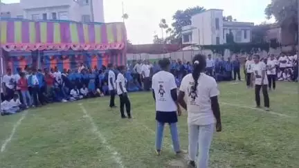 हसनगंज: हसनगंज खेल मैदान में प्रखंड स्तरीय दो दिवसीय मसाल प्रतियोगिता का समापन, बच्चों को मेडल व प्रशस्ति पत्र मिले