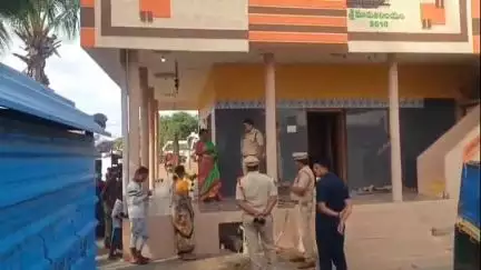 రాయదుర్గం: మైలాపురంలో జరిగిన దాడి ప్రతిదాడుల నేపథ్యంలో పోలీసు పికెట్, ఇరువర్గాలపై కేసులు నమోదు : డిఎస్పీ రవిబాబు