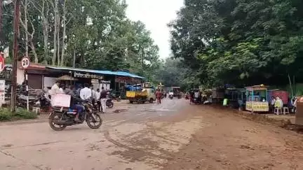 कोंडागांव: मर्दापाल तिराहे की अव्यवस्था पर नगर पालिका और यातायात पुलिस ने की संयुक्त कार्रवाई, दुकानों का दोबारा व्यवस्थापन