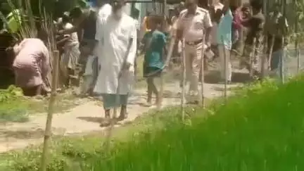 ধুবুৰী ভাগ: তামাৰহাটৰ উজানপেটলা বৰোভিটাত এজন ব্যক্তিৰ অবিবেচিত কাণ্ড,সাতাম পুৰুষীয়া পথ বন্ধ কৰিলে আব্দুল গনি নামৰ ব্যক্তিয়ে