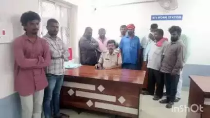 కరీంనగర్: పేకాట ఆడుతూ దొరికిన ఎనిమిది మందికి పూచీకత్తుపై బైండోవర్‌ విధించినట్లు రూరల్ సీఐ నిరంజన్ రెడ్డి వెల్లడి