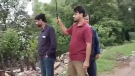 হাসনাবাদ: আমলিনির মোহনপুর ইছামতি নদীর বাঁধ পরিদর্শনে হাসনাবাদ পঞ্চায়েত সমিতির পূর্তের কর্মাধক্ষ্য