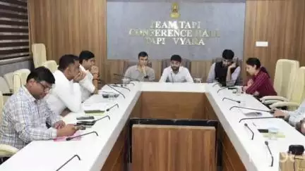 વ્યારા: તાપી જિલ્લા સેવાસદનના હોલમાં કલેકટરની હાજરીમાં બેઠક યોજાઈ.
