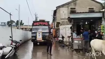 नांदगाव: मनमाड शहरातील दत्त मंदिर रोड येथून शिर्डीकडे साई पालखी रवाना