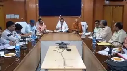 जांजगीर: जांजगीर-चांपा में अतिक्रमण मुक्त भूमि पर होगा वृहद वृक्षारोपण, कलेक्टर ने उद्योगों व विभागों की ली समीक्षा बैठक