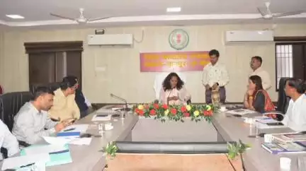 कलेक्ट्रेट में आयोजित कलेक्टर जनदर्शन में प्राप्त हुए 5 आवेदन, समस्याओं पर त्वरित कार्रवाई के दिए गए निर्देश