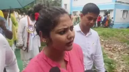 বারুইপুর: সোনারপুরে কলেজে ছাত্রীকে দিয়ে প্রাক্তন ছাত্রের মাথা টেপানোর ভিডিয়ো ভাইরাল, দল অবশ্যই পদক্ষেপ গ্রহণ করবে, বললেন সাংসদ