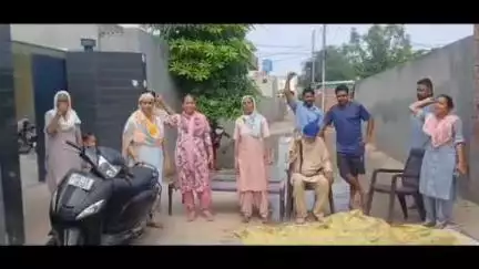 ਬਰਨਾਲਾ: ਵਾਰਡ ਨੰਬਰ 19 ਵਿਖੇ ਪੀਣ ਵਾਲੇ ਪਾਣੀ ਅਤੇ ਸੀਵਰੇਜ ਦੀ ਸਮੱਸਿਆ ਤੋਂ ਪਰੇਸ਼ਾਨ ਲੋਕਾਂ ਨੇ ਡੀਸੀ ਨੂੰ ਦਿੱਤਾ ਮੰਗ ਪੱਤਰ #jansamasya