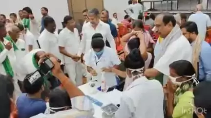 జగిత్యాల: పట్టణంలో LG రామ్ హెల్త్ కేర్ సొసైటీ ఆద్వర్యంలో హెల్త్ క్యాంప్, పాల్గొన్న MLA డా.సంజయ్ కుమార్