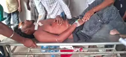 ইটাহার: বোনকে স্কুলে নিয়ে যাওয়ার পথে ঘেড়া মোড় এলাকায় ট্রাক্টরের পিছনে ধাক্কা বাইকের, আহত দাদা ও বোন