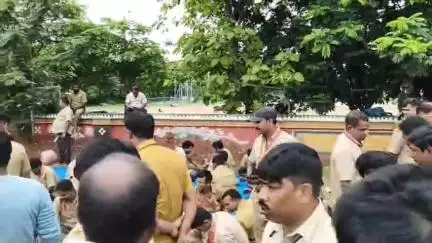 ଭୁବନେଶ୍ବର ମ୍ୟୁନିସିପାଲଟି କର୍ପୋରେସନ: ୭ ଦଫା ଦାବି ନେଇ ବରମୁଣ୍ଡା ବସଷ୍ଟାଣ୍ଟ ନିକଟରେ ଷ୍ଟିଅରିଂ ଛାଡ଼ ଆନ୍ଦୋଳନ କରୁଛି ଓଡ଼ିଶା ଡ୍ରାଇଭର ମହାସଂଘ