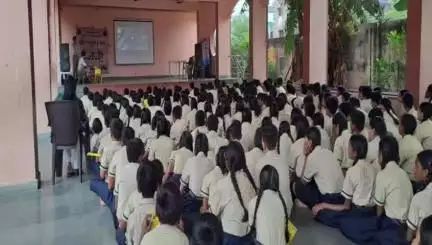વડોદરા દક્ષિણ: શહેરમાં ગોરવા વિસ્તારમાં આવેલ શાળા ખાતે ટ્રાફિક અવેરનેસ કાર્યક્રમ યોજાયો