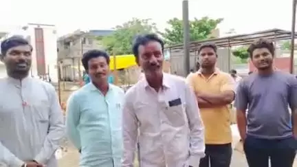 धर्माबाद: शहरातील नवीन चिकन-मटण बाजारात लाईट, पाणी आणि रस्त्याची व्यवस्था करावी, चिकन-मटण विक्रेत्यांची मागणी