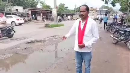 బెల్లంపల్లి: పట్టణంలో గుంతల రోడ్డుతో ప్రయాణికులు ఇబ్బందులు పడుతున్నారని తెలిపిన OP DR రాష్ట్ర కార్యవర్గ సభ్యుడు మహేందర్ #localissue