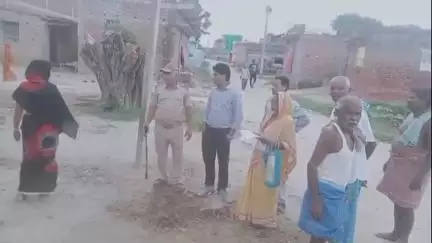 सिसवन: मतदाता सूची के पुनरीक्षण कार्य का सिसवन अंचलाधिकारी ने किया निरीक्षण