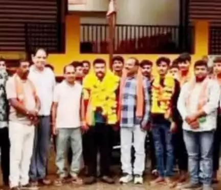 अलीराजपुर: आलीराजपुर: कट्टीवाडा के सरपंच प्रवीण तोमर साथियों संग कांग्रेस छोड़ भाजपा में शामिल