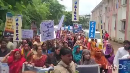 गुना नगर: स्मार्ट मीटर के खिलाफ गुना में उबाल, बिलों में बढ़ोतरी से जनता में आक्रोश, सीएम के नाम कलेक्टर को ज्ञापन