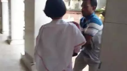लोहरदगा: बाइक सवार ने पंचायत समिति सदस्य के पति को मारी टक्कर, हालत गंभीर, रिम्स रांची रेफर