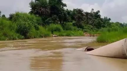 ময়ূরেশ্বর ১: প্রায় ২১ দিন ধরে গ্রামে বন্দী ওলা গ্রামের মানুষ! গ্রামে নেই পর্যাপ্ত পরিমাণে খাবারের যোগান বা ঔষধ, কি এমন ঘটলো?