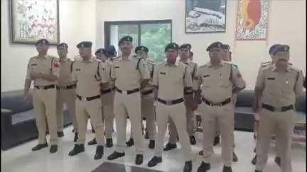 खुडैल: पुलिस कमिश्नर ने अच्छा काम करने वाले पुलिसकर्मियों को किया सम्मानित