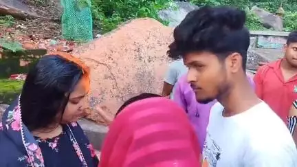 कोडरमा: ध्वजाधारी धाम में प्रेमी युगल ने रचाई शादी, 3 साल से था प्रेम प्रसंग, परिजन भी रहे मौजूद