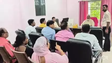 राजमहल: राजमहल प्रखंड कार्यालय में प्रखंड टास्क फोर्स की बैठक आयोजित, स्वास्थ्य एवं बाढ़ राहत पर हुई चर्चा