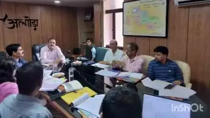 अल्मोड़ा: कलेक्ट्रेट में मुख्यमंत्री की घोषणाओं की समीक्षा बैठक, विभागों को गुणवत्ता और समयबद्धता सुनिश्चित करने के दिए निर्देश