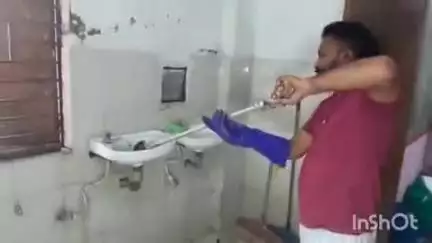 निवास: निवास नगर के रसलगंज स्थित बालिका छात्रावास के वॉशरूम में मिला 4 फुट जहरीला सांप, मचा हड़कंप, किया रेस्क्यू
