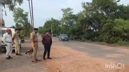इगलास: इगलास में आगामी महाशिवरात्रि को लेकर एसडीएम व क्षेत्र अधिकारी ने किया रोड का निरीक्षण