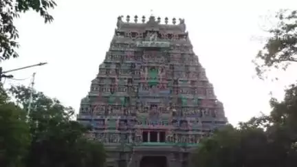 கரூர்: மடவளாகம் கல்யாண பசுபதீஸ்வரர் ஆலயத்தில் பிரதோஷத்தை முன்னிட்டு நந்தி பகவானுக்கு வெள்ளி காப்பு அலங்காரம்