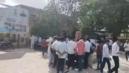 नोखा: नोखा पंचायत समिति में बीडीओ और ग्राम सेवक के बीच हुई हाथापाई, मौके पर पहुंची पुलिस