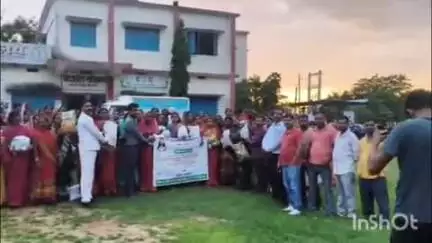 चौपारण: डुमरी पंचायत भवन में 150 किसानों को उड़द और मक्का बीज का मुफ्त वितरण