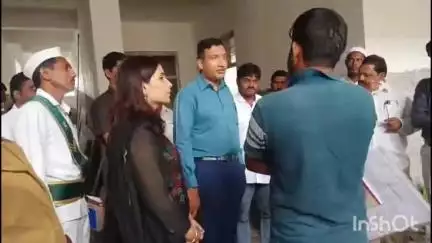 అదిలాబాద్ అర్బన్: బోథ్ మండలంలోని ప్రభుత్వ ఆసుపత్రి, ఎస్టీ రెసిడెన్షియల్ కళాశాలను ఆకస్మికంగా తనిఖీ చేసిన జిల్లా కలెక్టర్ రాజర్షి షా