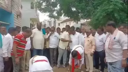 నిజామాబాద్ సౌత్: నగరంలో ఈనెల 13న ఊర పండుగ సందర్భంగా, బండారు పోసి అంకురార్పణ చేసిన సర్వ సమాజ కమిటీ