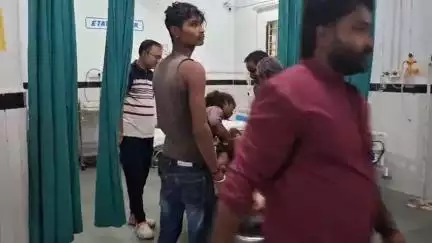 छतरपुर नगर: ग्राम राजपुरा में करंट लगने से युवक झुलसा, जिला अस्पताल में भर्ती