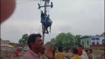 मोठ: समथर क्षेत्र में विद्युत विभाग द्वारा चलाया गया चेकिंग अभियान