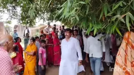 कलेर: मैनपुरा पंचायत में पूर्व सरपंच के चाचा के निधन पर लोजपा प्रदेश महासचिव सुनील यादव ने जताया दुःख