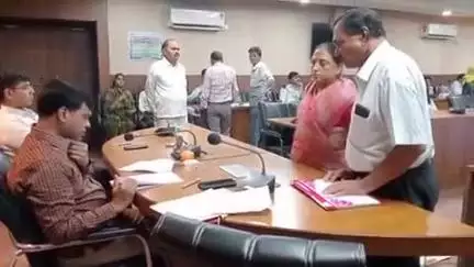 बैतूल नगर: जनसुनवाई में प्राप्त शिकायतों का अधिकारी गंभीरता से करें निराकरण, 59 आवेदन प्राप्त हुए