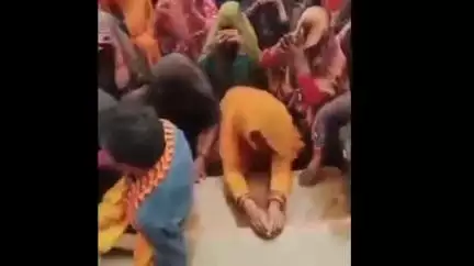 शिवपुरी नगर: पाल समाज ने शिवपुरी कलेक्टर की चौखट पर सिर पटक कर मांगा न्याय, कहा- अमोला थाने में झूठा केस दर्ज