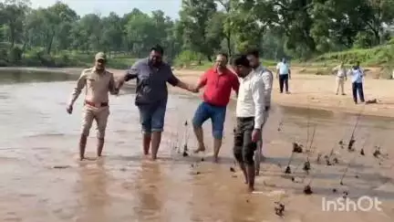 मुंगेली: कलेक्टर ने अचानकमार के सुदूर वनांचल क्षेत्रों का दौरा किया, बाढ़ पूर्व तैयारियों का लिया जायजा