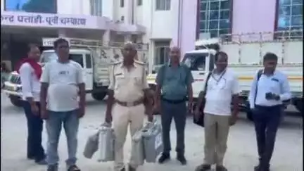 पताही: पताही प्रखंड में मुखिया एवं वार्ड सदस्य पद के उपचुनाव के लिए 14 मतदान केंद्रों पर भेजा गया मतदान कर्मी, मतदान बुधवार को