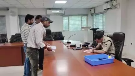 रतलाम नगर: पुलिस अधीक्षक ने जनसुनवाई में आए 37 आवेदकों की शिकायतें सुनकर थाना प्रभारियों को दिए त्वरित कार्रवाई के निर्देश