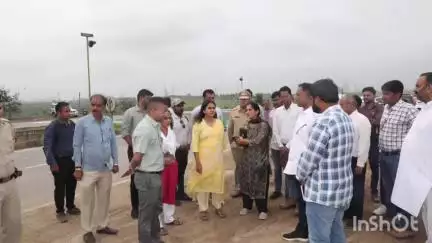 शाजापुर: कलेक्टर ने प्रस्तावित अंडरपास ब्रिज के निर्माण स्थल का किया निरीक्षण