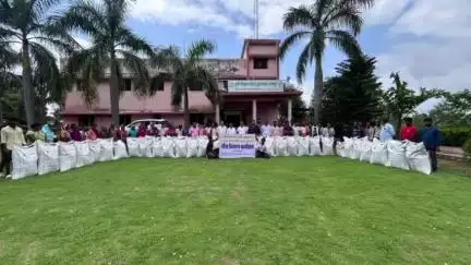 कांसाबेल: कृषि विज्ञान केन्द्र डूमरबहार में मूंगफली बीज वितरण कार्यक्रम आयोजित, वैज्ञानिक तकनीक से खेती में लाभ बढ़ाने की अपील