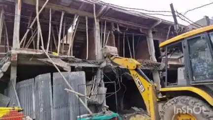 उज्जैन शहर: महाकाल मंदिर के सामने अवैध से रूप हो रहा था होटल निर्माण का कार्य, नगर निगम ने बुलडोज़र चलाकर किया ध्वस्त