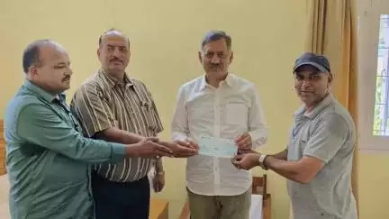 घुमारवीं: सामाजिक संस्थाओं व आम नागरिकों ने मुख्यमंत्री आपदा राहत कोष में दिया सहयोग: मंत्री राजेश धर्माणी