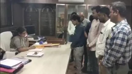 परभणी: उद्योग, व्यापार नवीनीकरण ऊर्जा आणि ग्राहक संघटने कडून नवीन नियम मागे घ्यावेत जिल्हाधिकाऱ्यांना निवेदन #Jansamasya