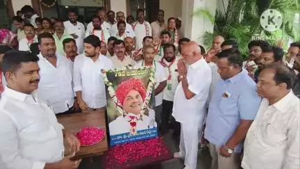 మంచిర్యాల: కాంగ్రెస్ పార్టీ ఆధ్వర్యంలో ఘనంగా వైయస్ రాజశేఖర్ రెడ్డి 76వ జయంతి వేడుకలు
