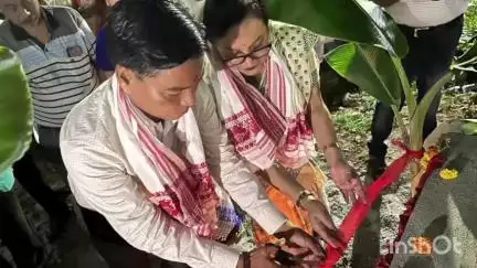 গুৱাহাটী: ৫৪ নং ৱাৰ্ডৰ জ্যোতি নগৰত পৌৰ নিগমৰ আৱন্টিত পুঁজিৰে নিৰ্মাণ কৰা "হাই মাষ্ট লাইট" ৰ শুভ উদ্বোধন কৰে মেয়ৰ মৃগেন শৰনীয়াই